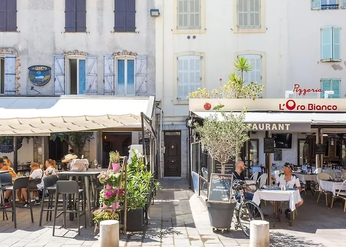 Appartement Authentique Situe En Plein Centre D\'Antibes
