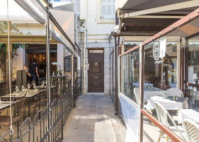 Appartement Authentique Situe En Plein Centre D\'Antibes