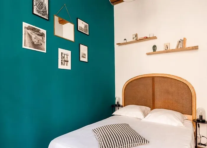 Appartement Authentique Situe En Plein Centre D\'Antibes