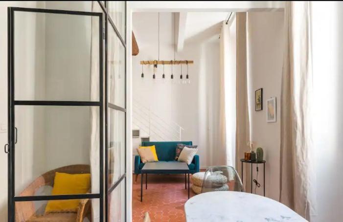 Authentique Situe En Plein Centre D'antibes Appartement