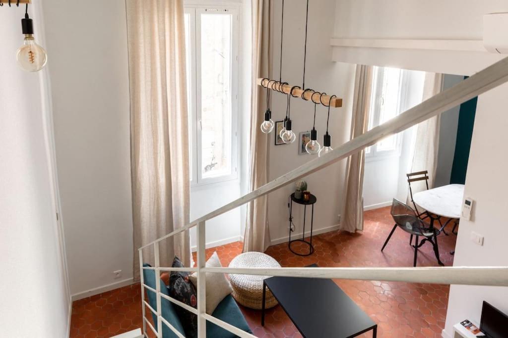 Apartment Authentique Situe En Plein Centre D'antibes *