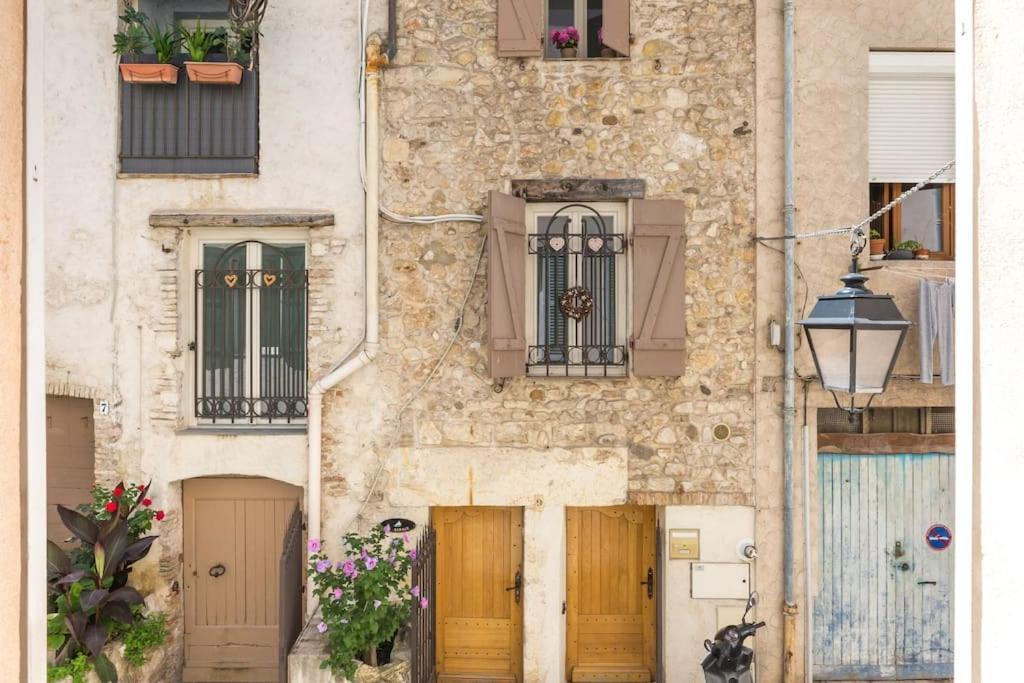 Apartment Authentique Situe En Plein Centre D'antibes Antibes